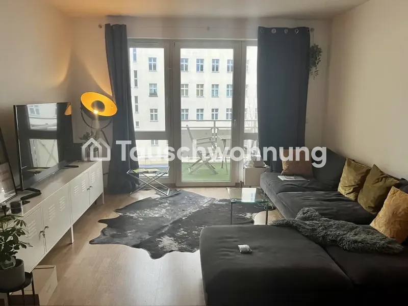 Tauschwohnung: 2 Zimmer mit großem Balkon zwischen Alexanderplatz und Boxi — photo 1